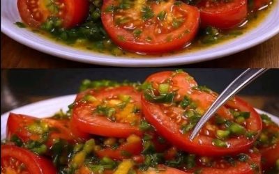 Prosili so me, naj ponovno objavim 😋😍Čarobno paradižnikovo solato; 🥗🍅nikoli je ne boste želeli pripraviti drugače … Oglejte si recept 👇🏻(vem, da vsi nestrpno pričakujete, kaj sledi, zato če želite prebrati več, izberite »Vsi komentarji«). 𝒕𝒐𝒅𝒂 𝒍𝒂 𝑯𝑰𝑺𝑻𝑶𝑹𝑰𝑨𝑪.”