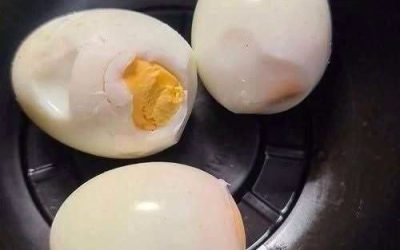Nutricionisti opozarjajo, da lahko uživanje jajc vsako jutro povzroči …