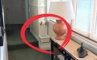 Nenavaden primer umivalnika na hodniku: Zakaj imajo starejše hiše umivalnike na nepričakovanih mestih