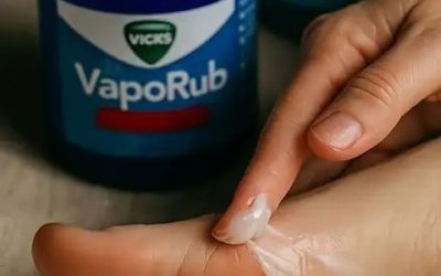 Nepričakovani nočni ritual: nanos VapoRuba na podplate